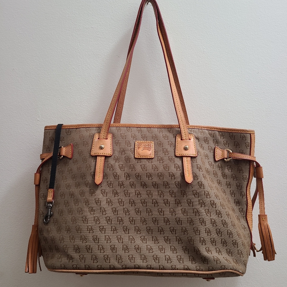 Dooney & Bourke Signature Davis Bag Tassel Saddle Leather Fabric Tote Purse